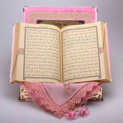 Şal + Tesbih +  Kuran Hediye Seti (Orta Boy, Gold Pleksi)